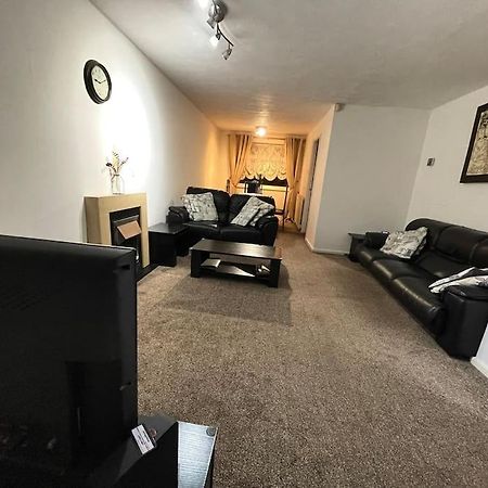 Princess 3 Bedroom House + Offstreet Parking +Wifi Leeds  Dış mekan fotoğraf