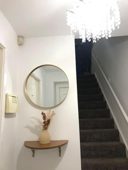 Princess 3 Bedroom House + Offstreet Parking +Wifi Leeds  Dış mekan fotoğraf