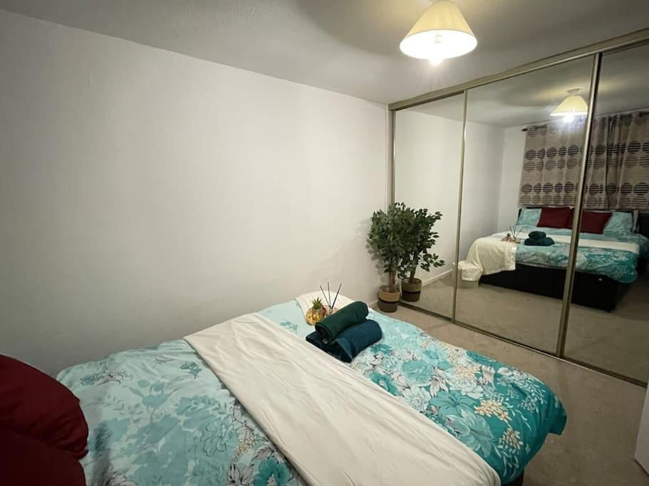 Princess 3 Bedroom House + Offstreet Parking +Wifi Leeds  Dış mekan fotoğraf